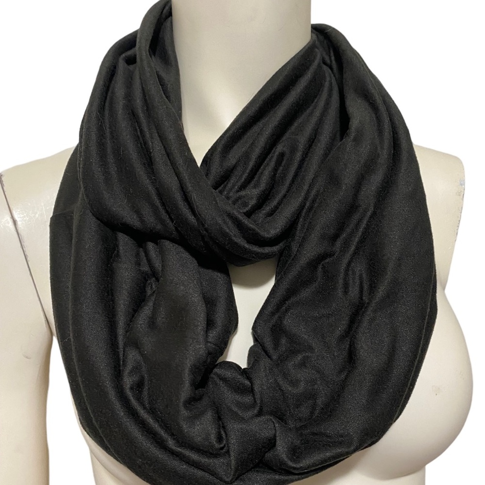 BEYOND YOGA Black Zip Pocket Infinity Scarf OS NWT